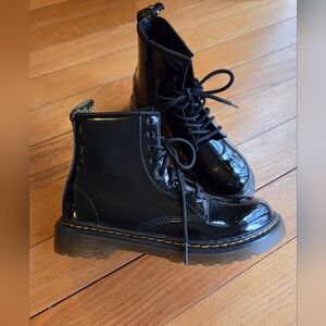 Dr. Martens Black Patent Lace-Up Boots Girls 4 Excellent Condition